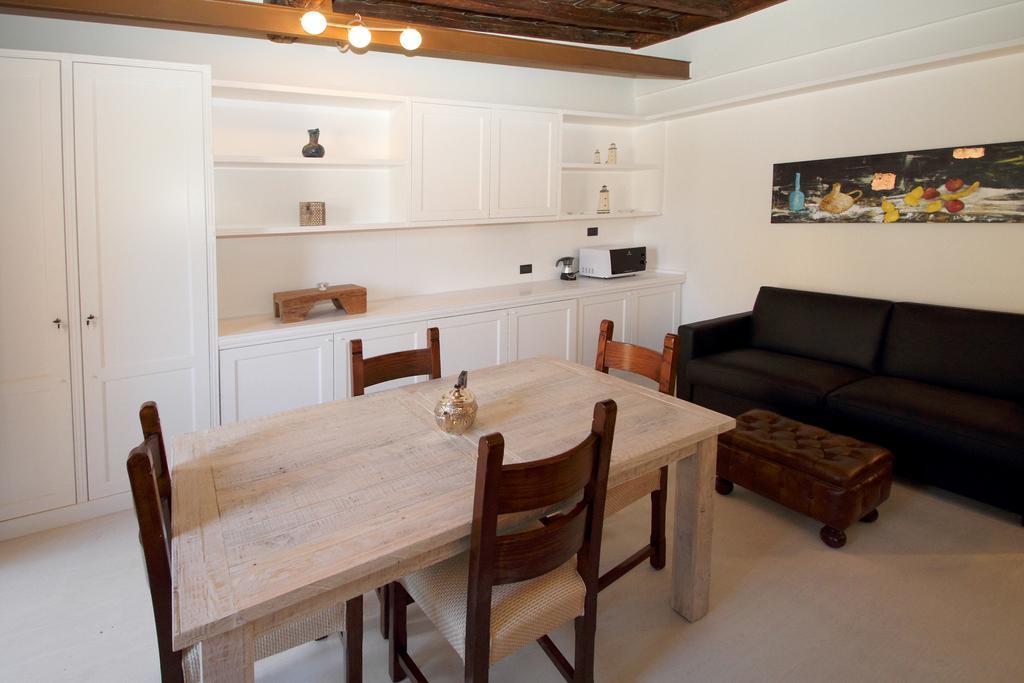 Lhp Suite Roma Trastevere Δωμάτιο φωτογραφία